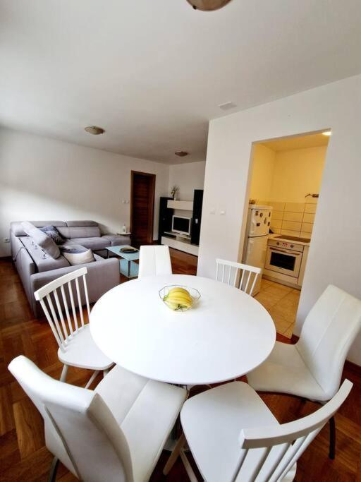 Nada Apartment Split